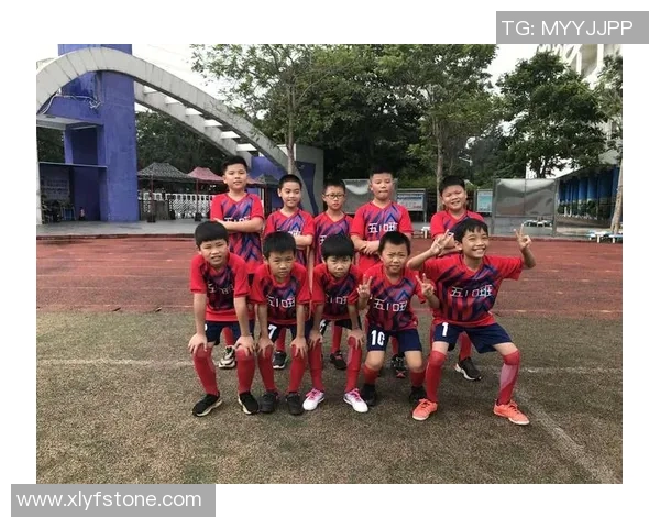 足球明星童子军的成长之路与梦想追逐之旅